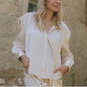 DAILY DRILLS !!! Resort Silky Button Down